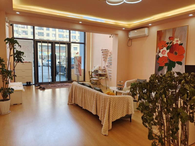 普蘭店萬達繁華商圈超大門頭精裝修美容院轉讓（可改項，適合多種項目經營）實景圖片